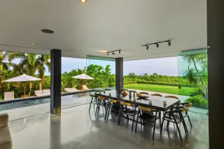 Sunken living area with breeze contours